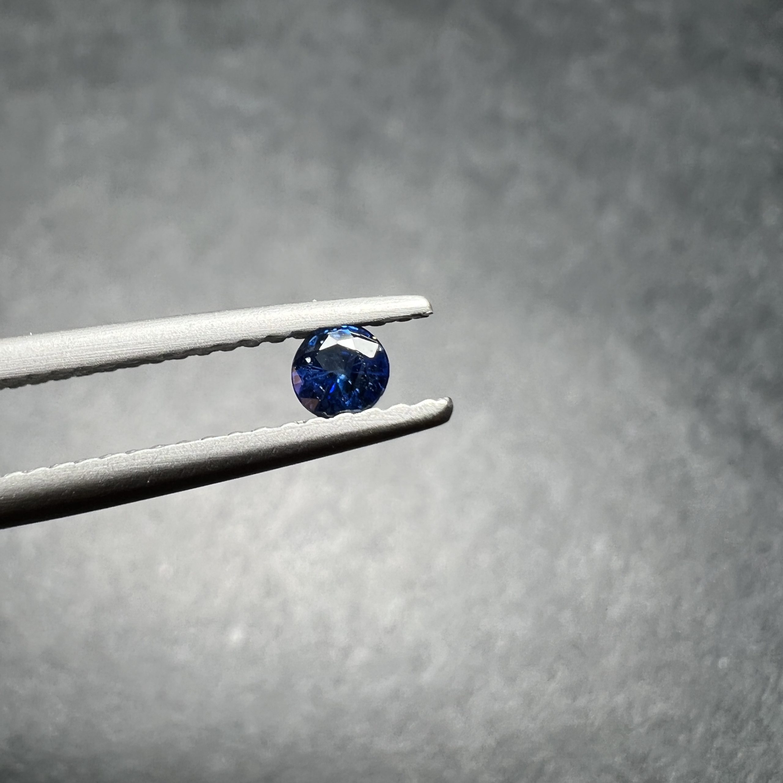Saphir Calibré Rond 2,4x2,4mm