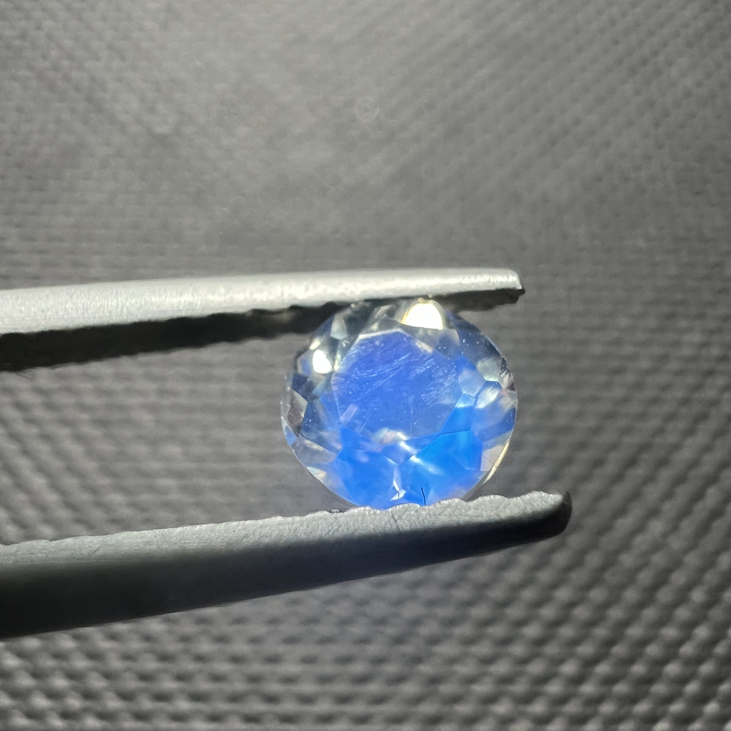 Pierre de Lune calibrée ronde 5x5mm