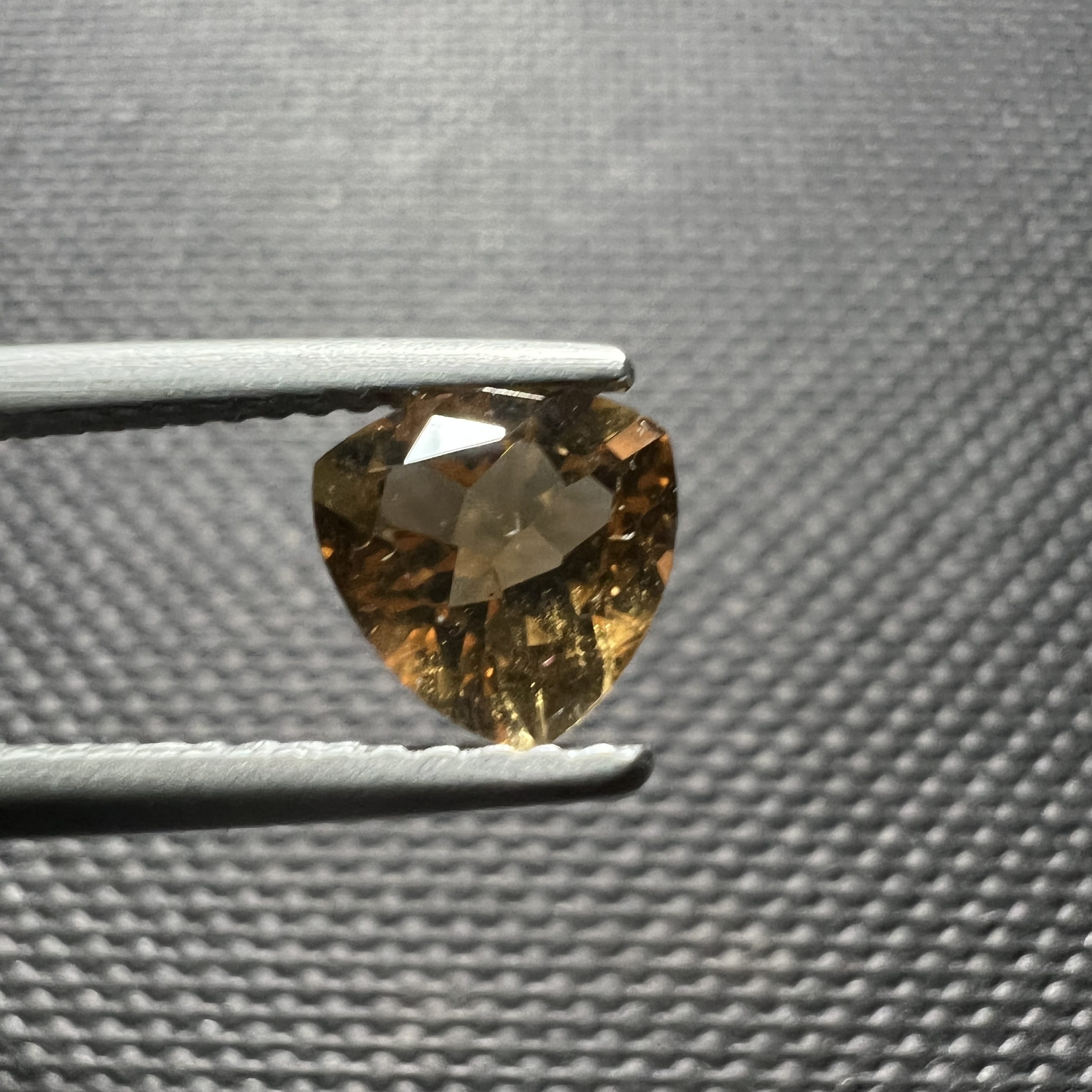 Citrine Calibrée Trillion 6x6mm