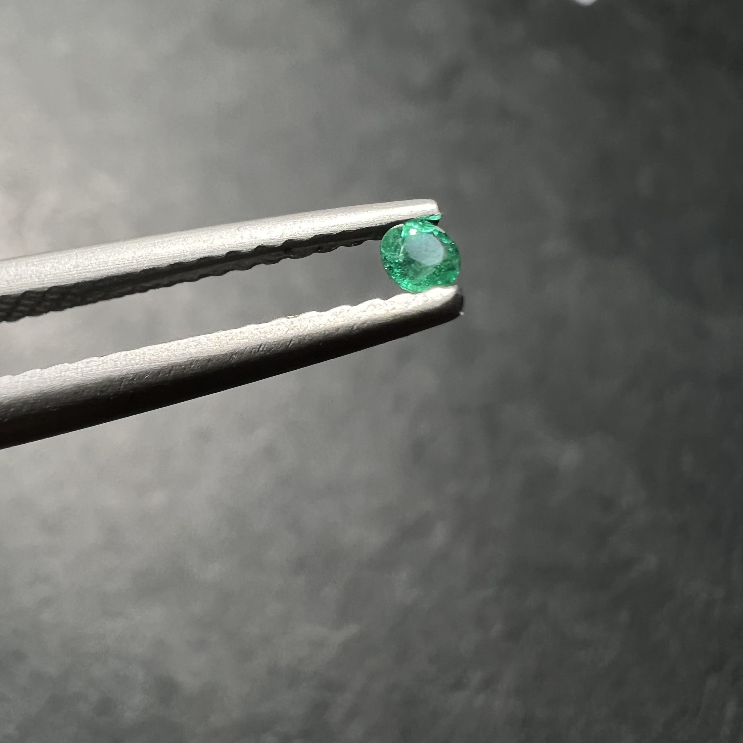 Emeraude Calibrée Ronde 2,5x2,5mm – Image 2