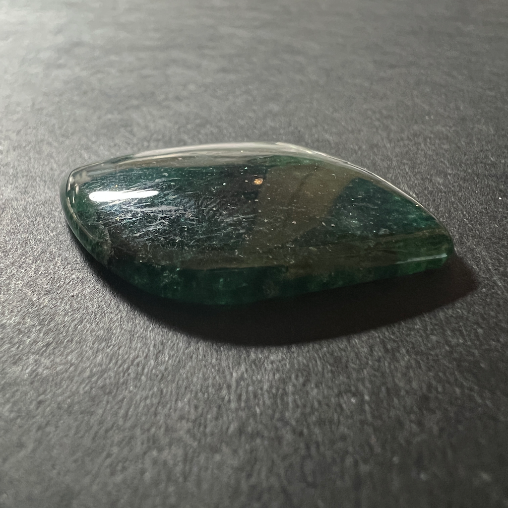 Quartz à inclusions de Fuchsite (Aventurine) 31x24x5mm – Image 2