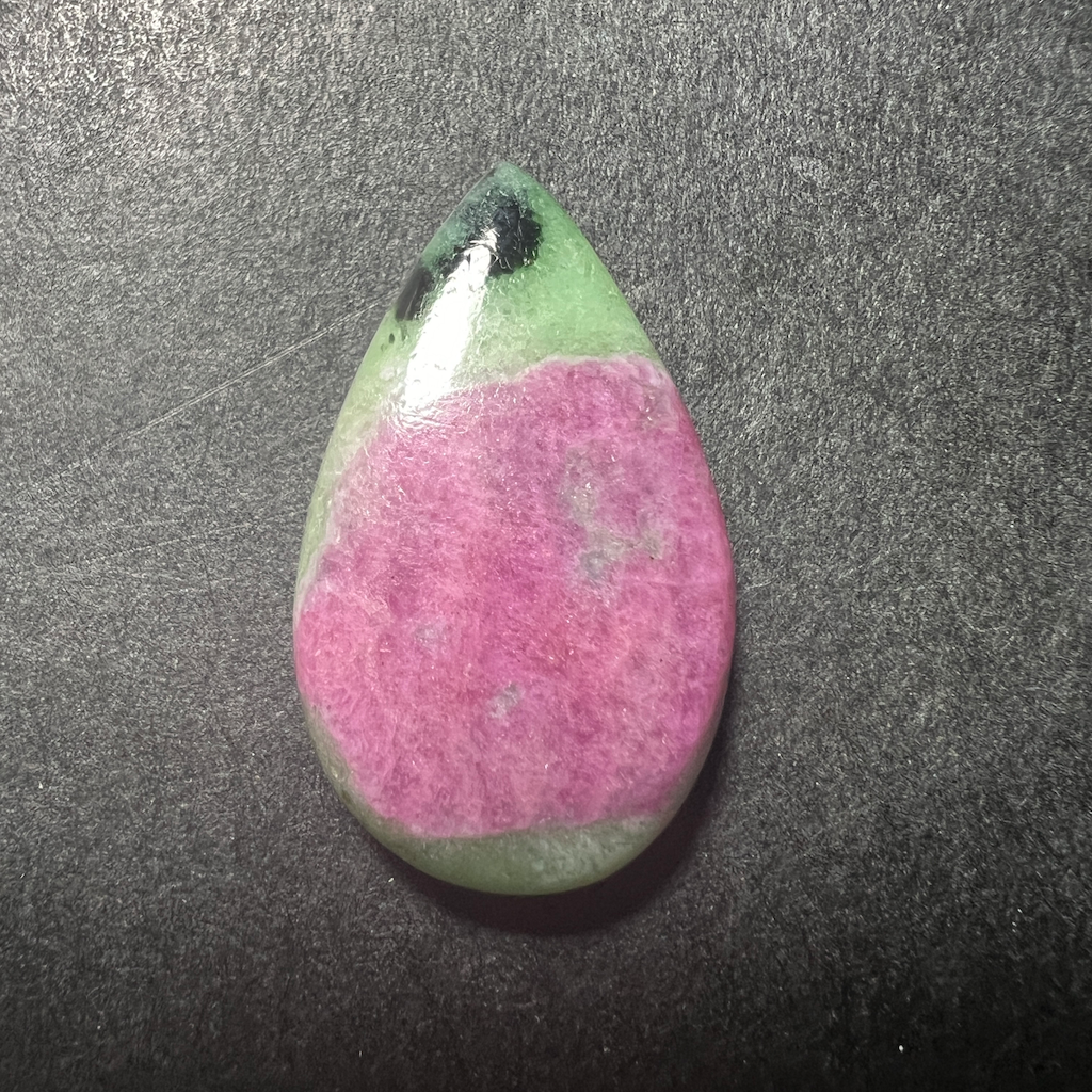 Rubis sur Zoïsite ("Anyolite") 31x19x7mm