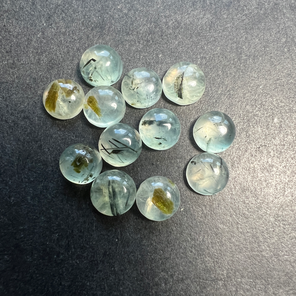 Préhnite à inclusions d'épidote Calibrée Ronde 8x8mm