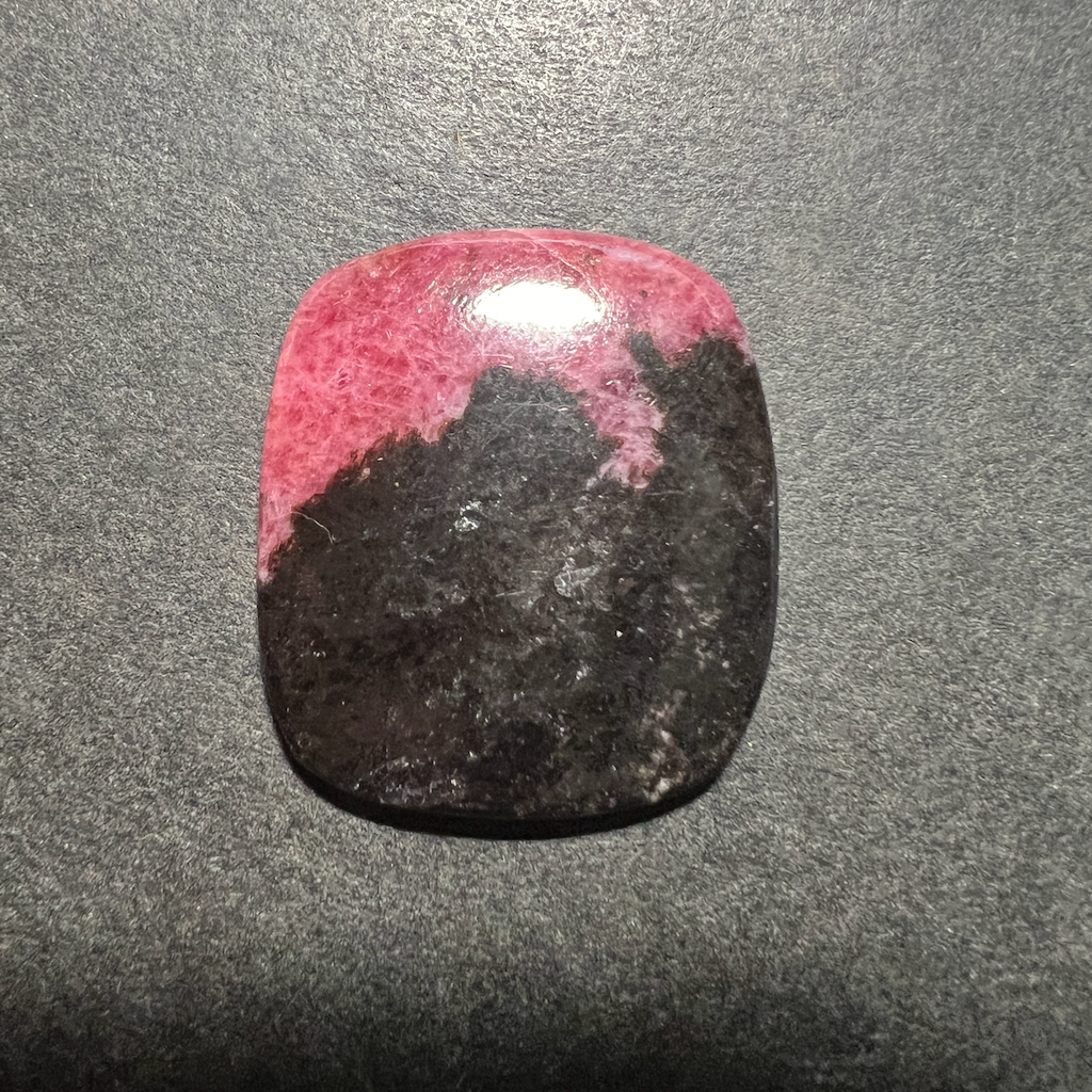 Rhodonite 28x25x4mm