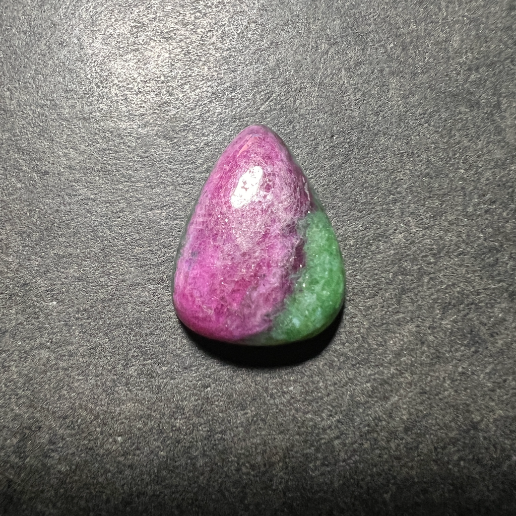 Rubis Sur Zoïsite (“Anyolite”) 19x15x5mm