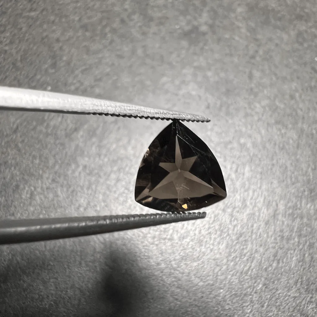 Quartz Fumé Calibré Triangle 10x10mm