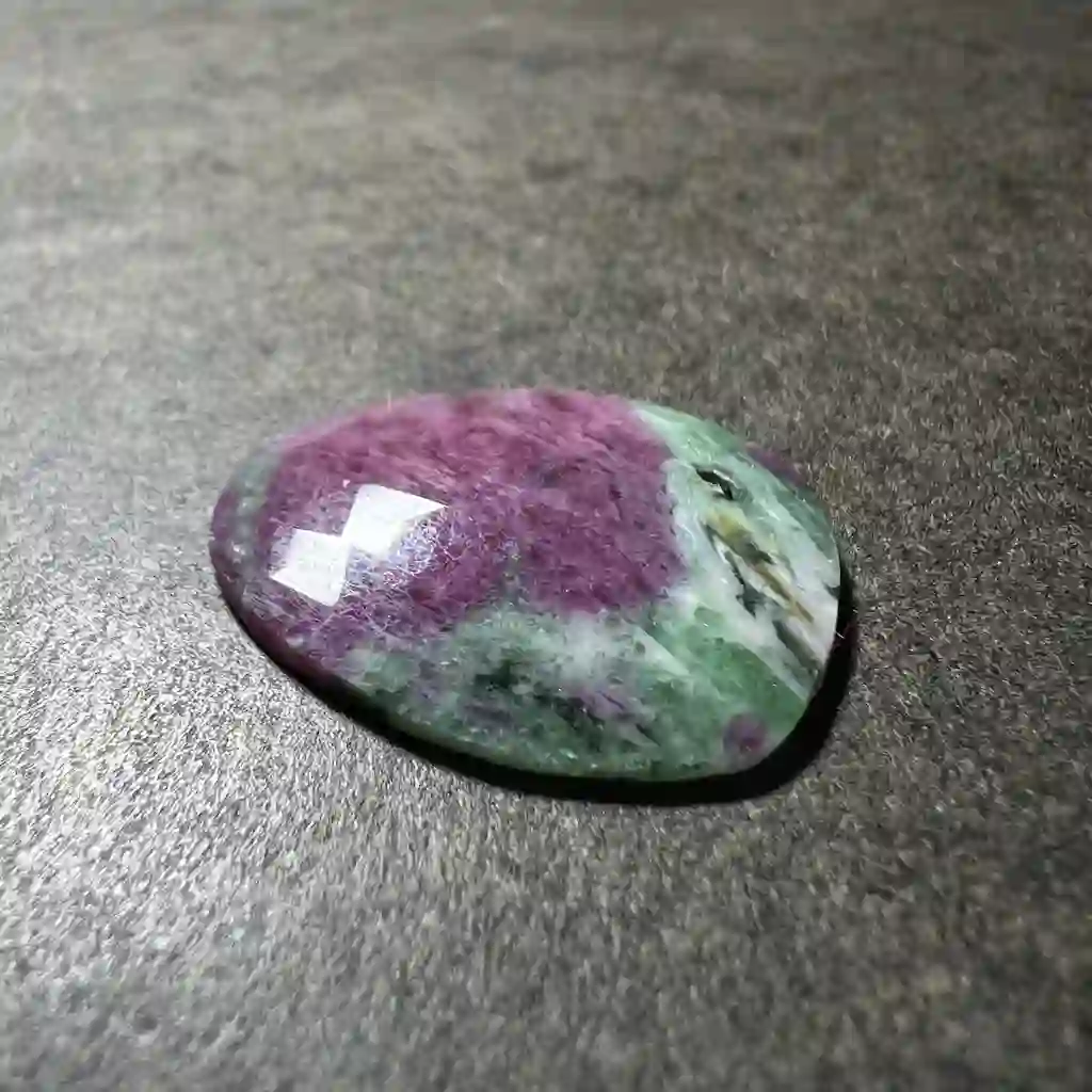 Rubis sur Zoïsite 26x23x4mm (Longido, Tanzanie) – Image 2