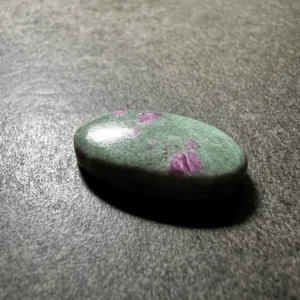 Rubis sur Fuchsite (Inde) 23x13x5mm