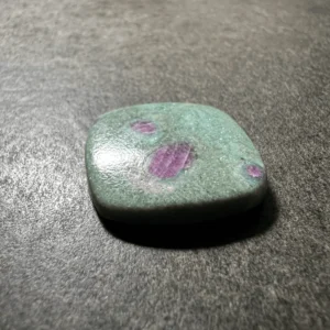 Rubis sur Fuchsite (Inde) 24x24x4mm