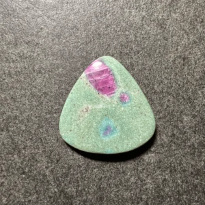 Rubis sur Fuchsite (Inde) 33x22x4mm