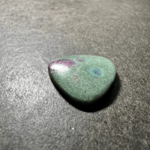 Rubis sur Fuchsite (Inde) 33x22x4mm