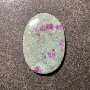 Rubis sur Fuchsite (Inde) 38x27x4.5mm