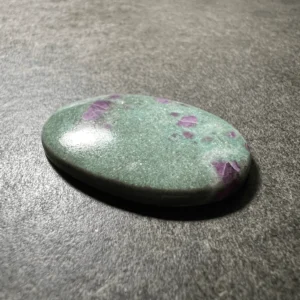 Rubis sur Fuchsite (Inde) 38x27x4.5mm