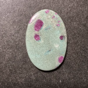 Rubis sur Fuchsite (Inde) 37x25x4mm