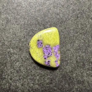 Stichtite sur Serpentine (Australie) 19x15x3mm