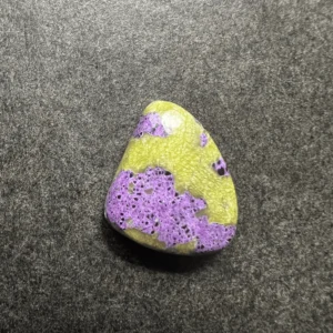 Stichtite sur Serpentine (Australie) 19x17x6mm