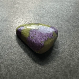 Stichtite sur Serpentine (Australie) 19x17x6mm