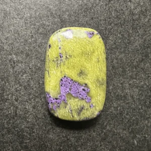 Stichtite sur Serpentine (Australie) 27x18x7mm