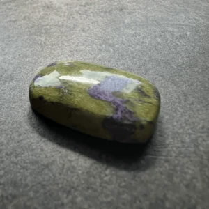 Stichtite sur Serpentine (Australie) 27x18x7mm