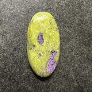 Stichtite sur Serpentine (Australie) 35x18x6mm